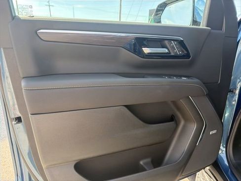 New 2026 Chevrolet Suburban Premier AWD/4WD image 14