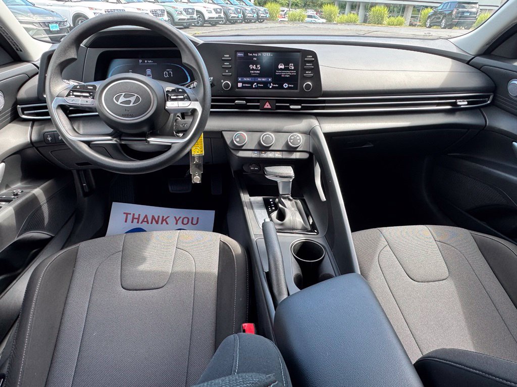 Used 2024 Hyundai Elantra SE FWD image 14