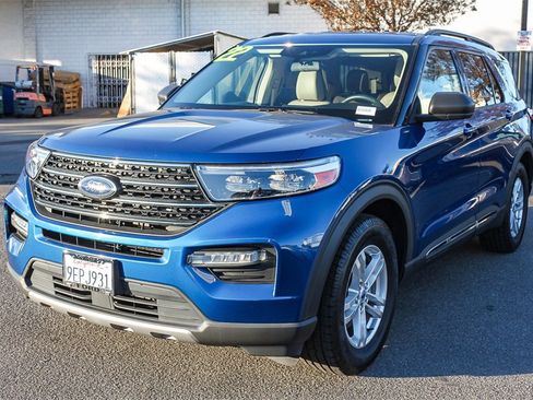 Used 2022 Ford Explorer XLT w/ Equipment Group 202A image 3