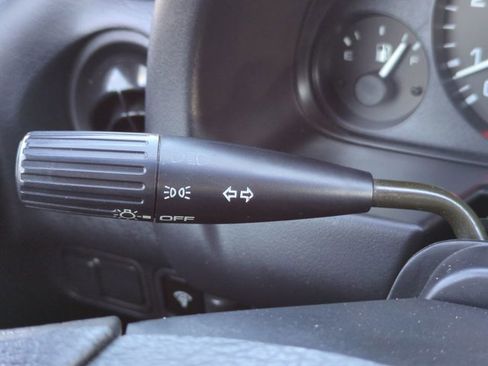 Used 1996 MAZDA MX-5 Miata Base image 20