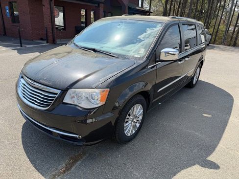 Used 2013 Chrysler Town & Country Limited w/ Luxury Group image 1