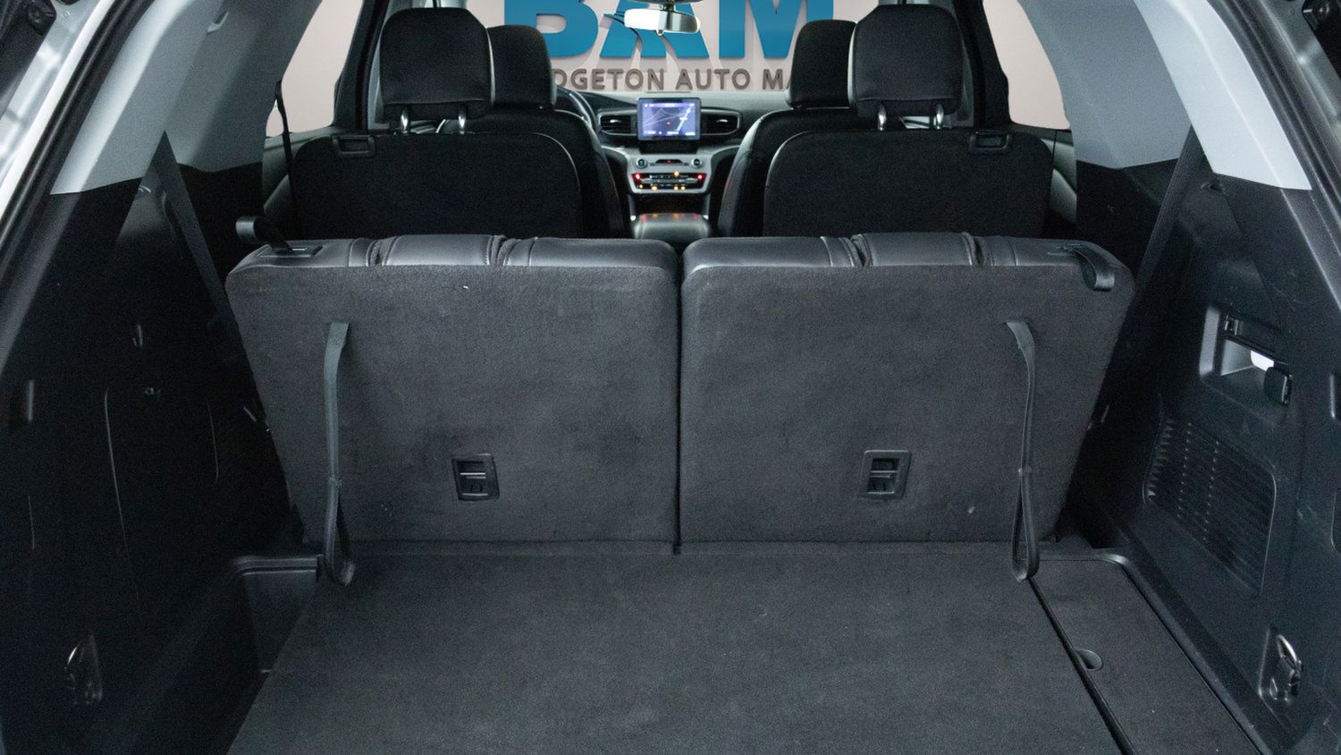 Used 2023 Ford Explorer XLT w/ Equipment Group 202A AWD/4WD image 27