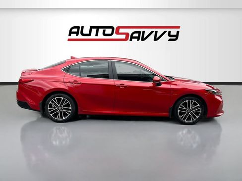 Used 2025 Toyota Camry XLE FWD image 8