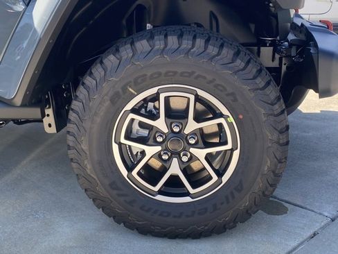 New 2025 Jeep Wrangler Rubicon w/ Technology Group image 11