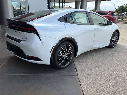 New 2026 Toyota Prius XLE FWD image 6