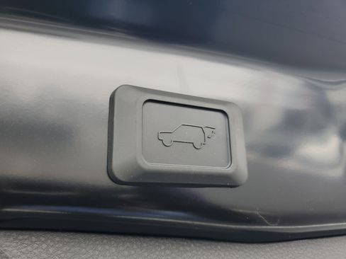 New 2025 Toyota RAV4 XLE image 10