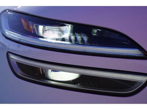 Used 2023 Genesis G70 2.0T w/ Sport Prestige Package image 9