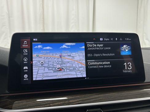 Used 2023 BMW 530i xDrive w/ Premium Package image 17