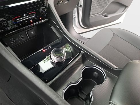 Used 2023 Jeep Grand Cherokee Laredo AWD/4WD image 22