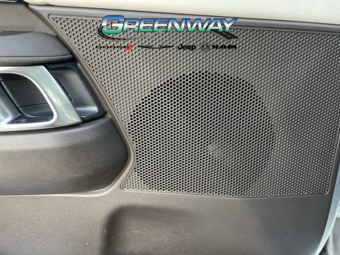 Used 2018 Land Rover Discovery HSE AWD/4WD image 19
