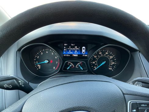 Used 2018 Ford Focus SE w/ SE Appearance Package image 13