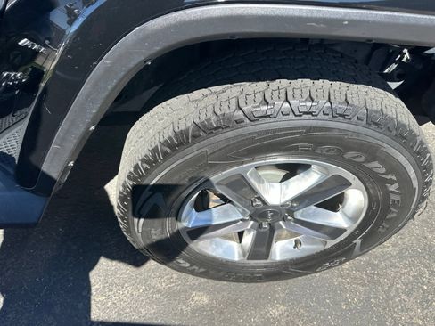 Used 2020 Jeep Wrangler Unlimited Sahara AWD/4WD image 11