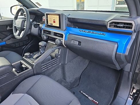 Used 2025 Toyota Tacoma TRD Off-Road image 29