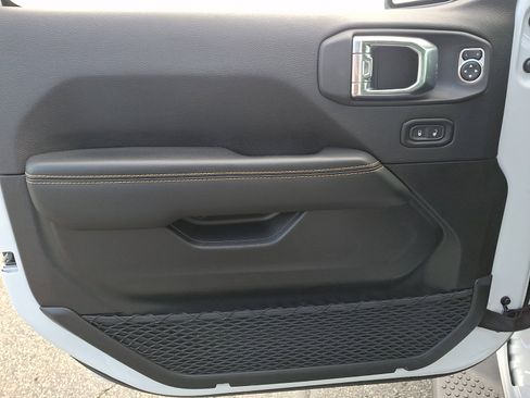 Used 2025 Jeep Wrangler Unlimited Sahara w/ Safety Group image 12