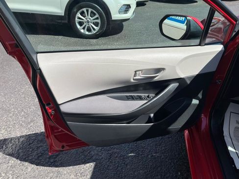 Used 2020 Toyota Corolla LE FWD image 25