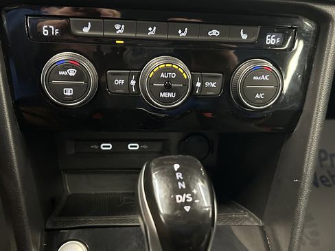 Used 2024 Volkswagen Taos SE image 31