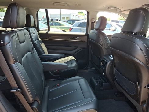 Used 2023 Jeep Grand Cherokee L Limited w/ MOPAR Finishing Package AWD/4WD image 15