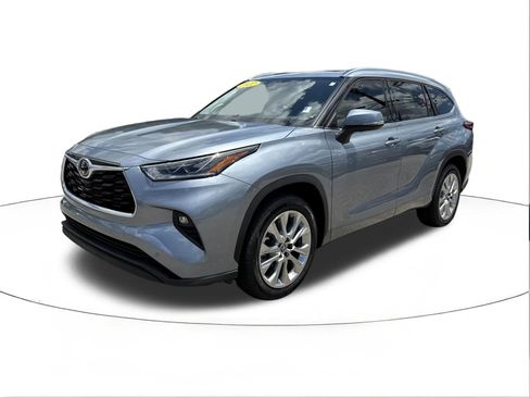 Used 2022 Toyota Highlander Limited FWD image 7