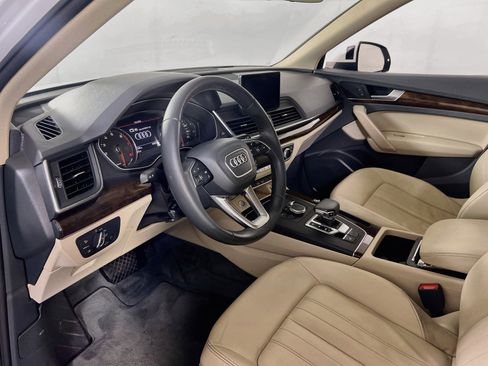 Used 2019 Audi Q5 2.0T Premium w/ Convenience Package AWD/4WD image 9