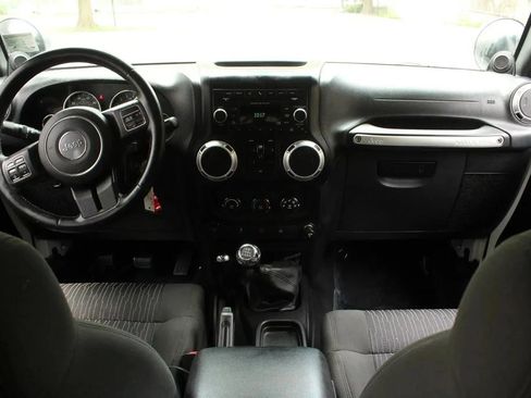 Used 2012 Jeep Wrangler Unlimited Sahara w/ Connectivity Group AWD/4WD image 24