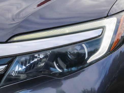 Used 2017 Honda Pilot Touring image 5