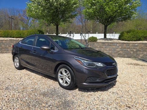 Used 2017 Chevrolet Cruze LT w/ Convenience Package image 1
