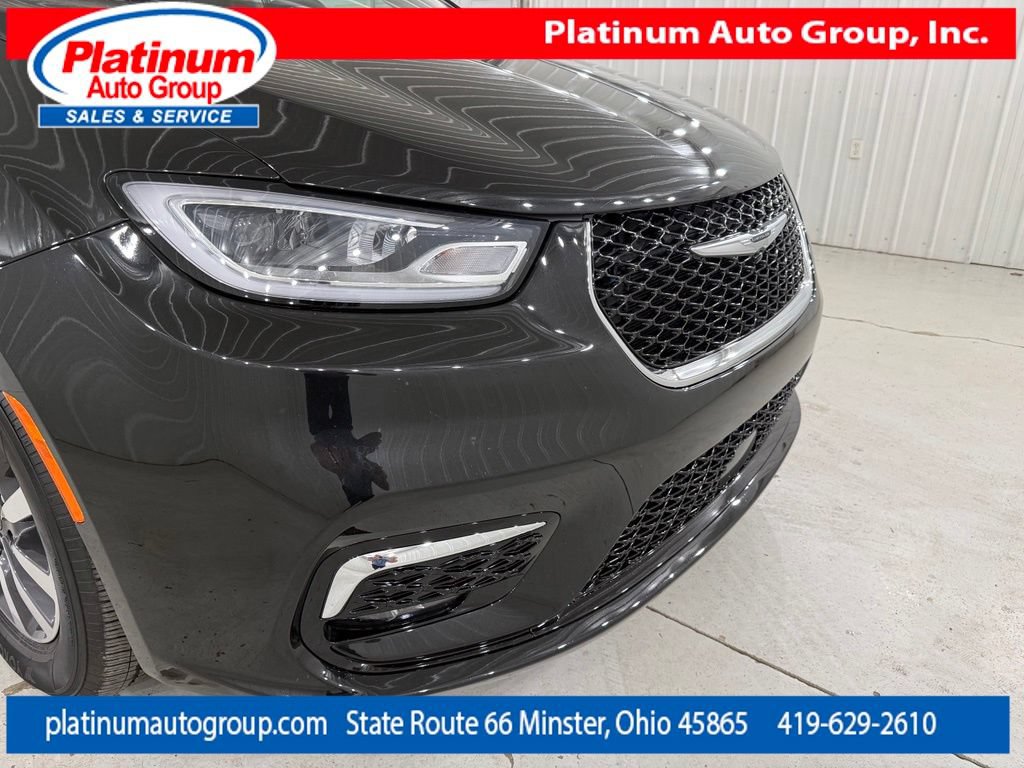 Used 2023 Chrysler Pacifica Limited FWD image 51