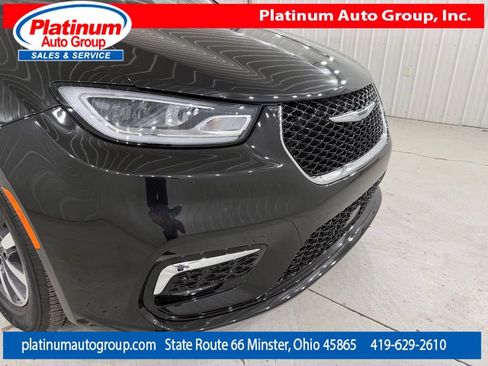 Used 2023 Chrysler Pacifica Limited FWD image 51