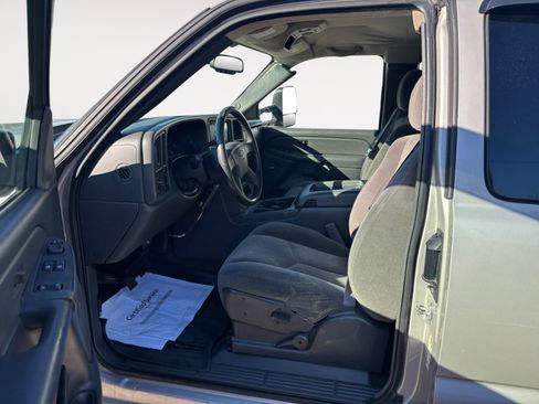 Used 2005 Chevrolet Silverado 3500 LS image 9