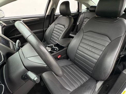 Used 2016 Ford Fusion SE w/ Equipment Group 202A FWD image 16