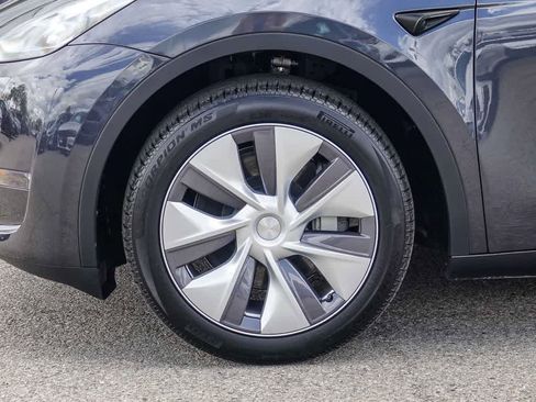 Used 2024 Tesla Model Y Long Range AWD/4WD image 10