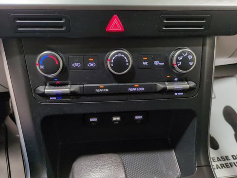 Certified 2024 Kia Carnival LX FWD image 23