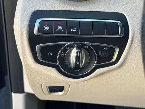 Used 2018 Mercedes-Benz GLC 300 4MATIC image 12