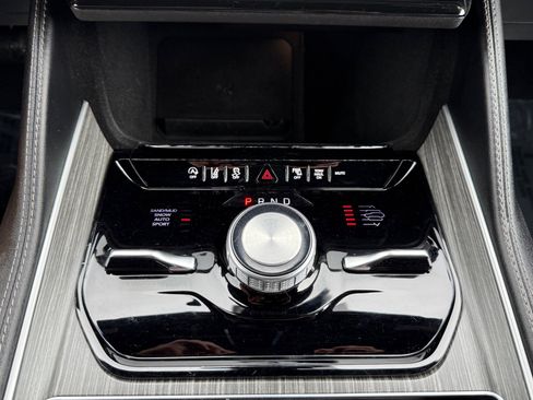 Used 2024 Jeep Wagoneer Series III AWD/4WD image 19