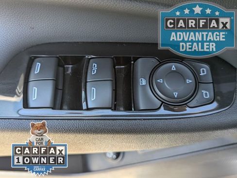 Used 2023 Chevrolet Equinox Premier image 17