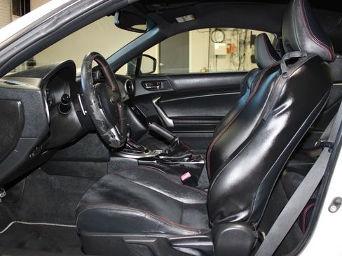 Used 2015 Subaru BRZ Limited w/ Popular Package #1B RWD image 8