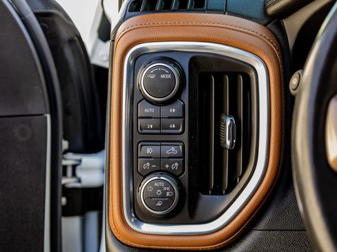 Used 2023 Chevrolet Silverado 3500 High Country w/ Technology Package image 21