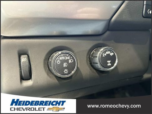 Used 2020 Chevrolet Suburban LT w/ Luxury Package AWD/4WD image 32