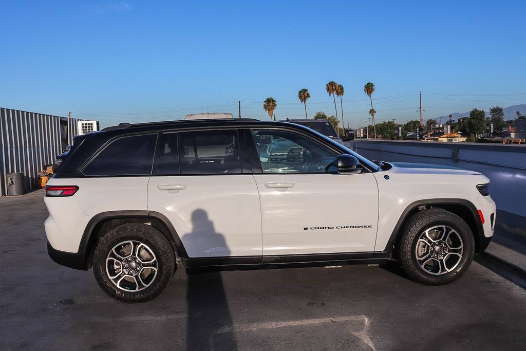 Used 2024 Jeep Grand Cherokee Trailhawk AWD/4WD image 23