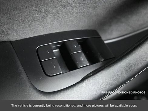 Used 2022 Tesla Model Y Long Range image 28