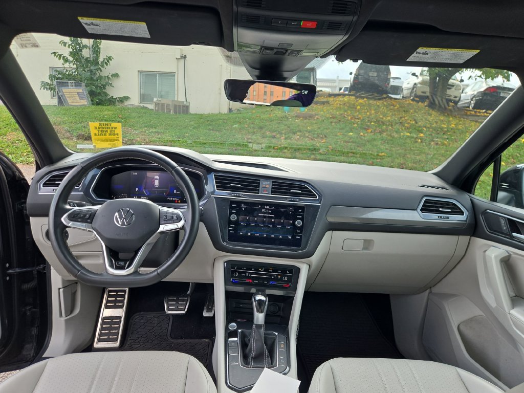 Used 2023 Volkswagen Tiguan SE R-Line FWD image 19