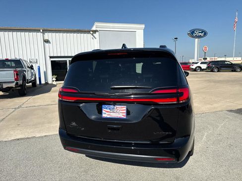 New 2026 Chrysler Pacifica Limited w/ S Appearance Package FWD image 6