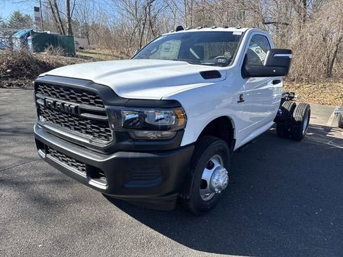 New 2024 RAM 3500 Tradesman image 3