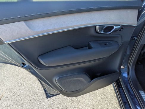 Used 2025 Volvo XC90 B6 Plus image 23