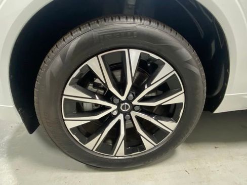 Certified 2025 Volvo XC60 B5 Plus AWD/4WD image 5
