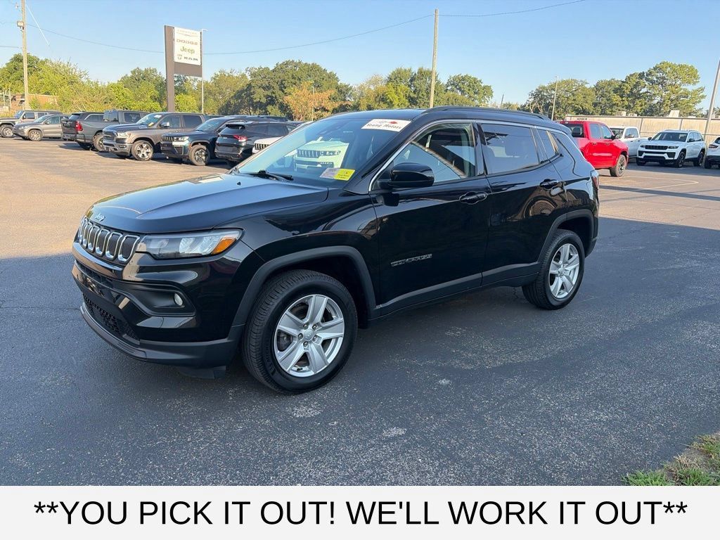 Used 2022 Jeep Compass Latitude w/ Convenience Group AWD/4WD image 3