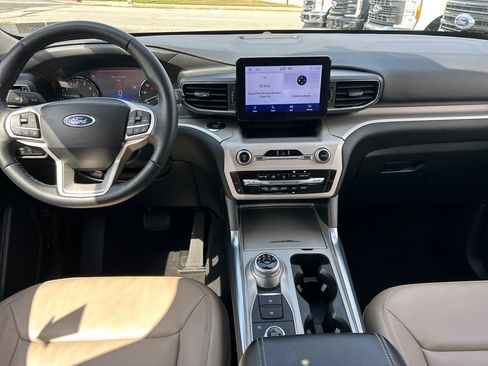 Used 2023 Ford Explorer XLT w/ Equipment Group 202A image 6