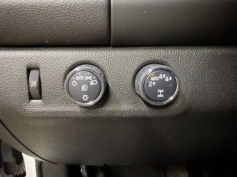 Used 2018 GMC Canyon SLT image 11