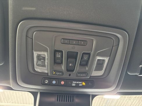 Used 2024 Chevrolet Silverado 2500 High Country image 45