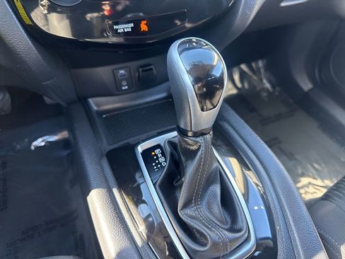 Used 2017 Nissan Rogue S image 15